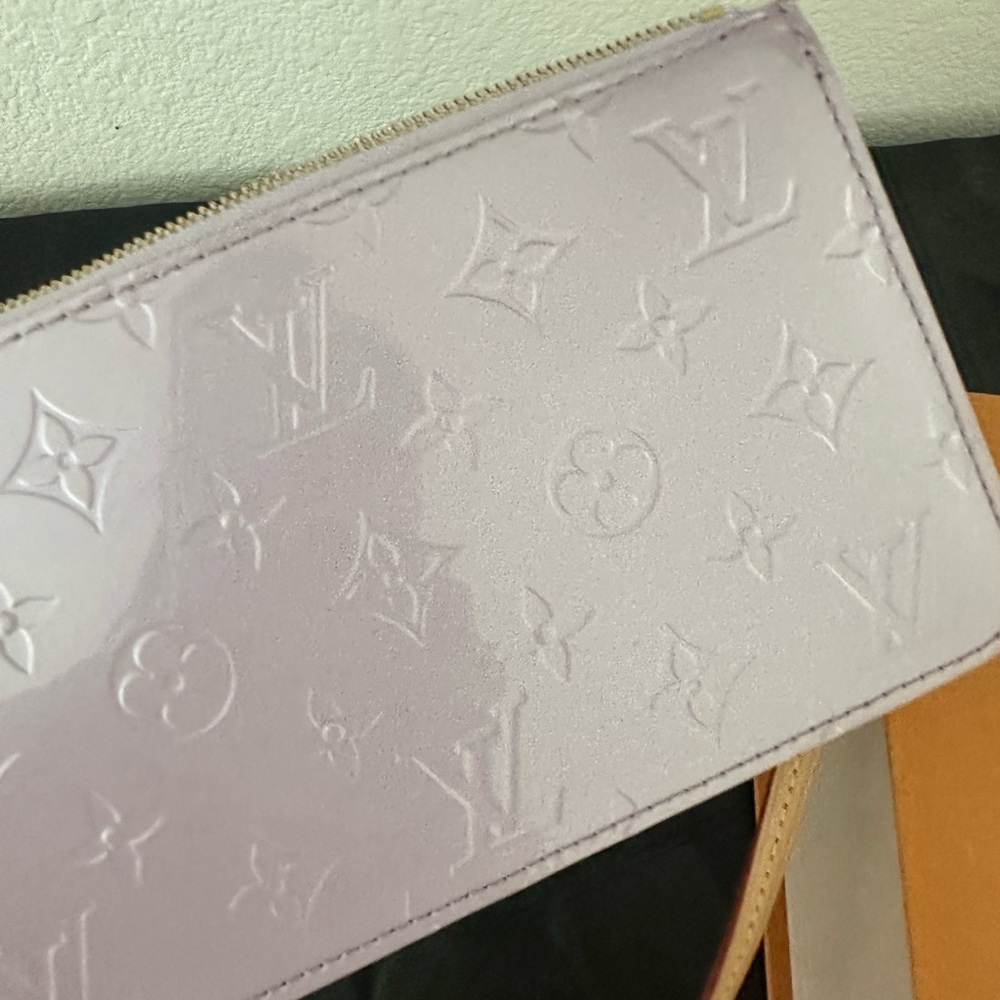 Louis Vuitton Lexington Pouch - Picture 9 of 10